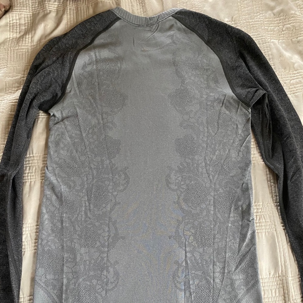 EUC long Sleeved Swiftly